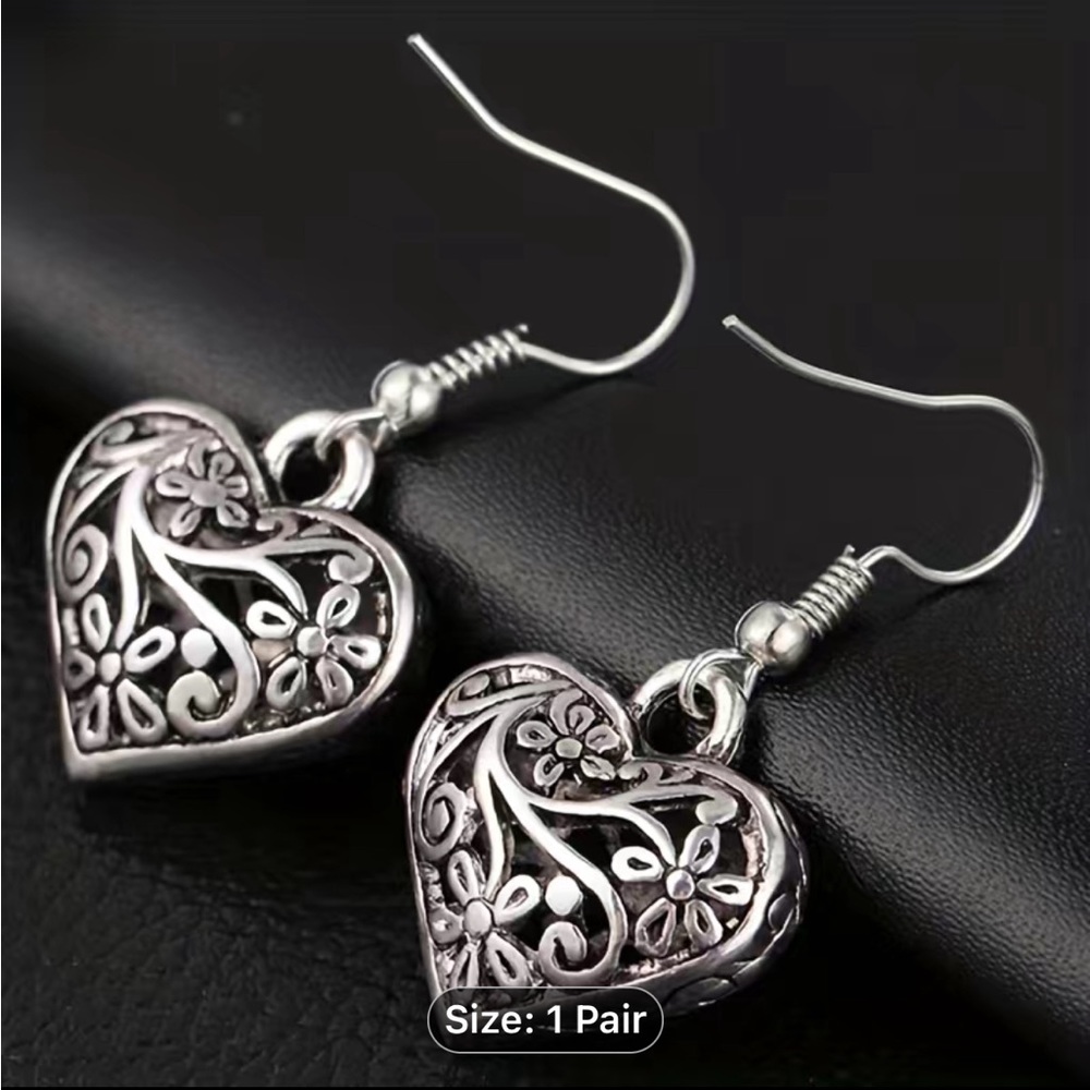 Intricate Heart Earrings, love the details!